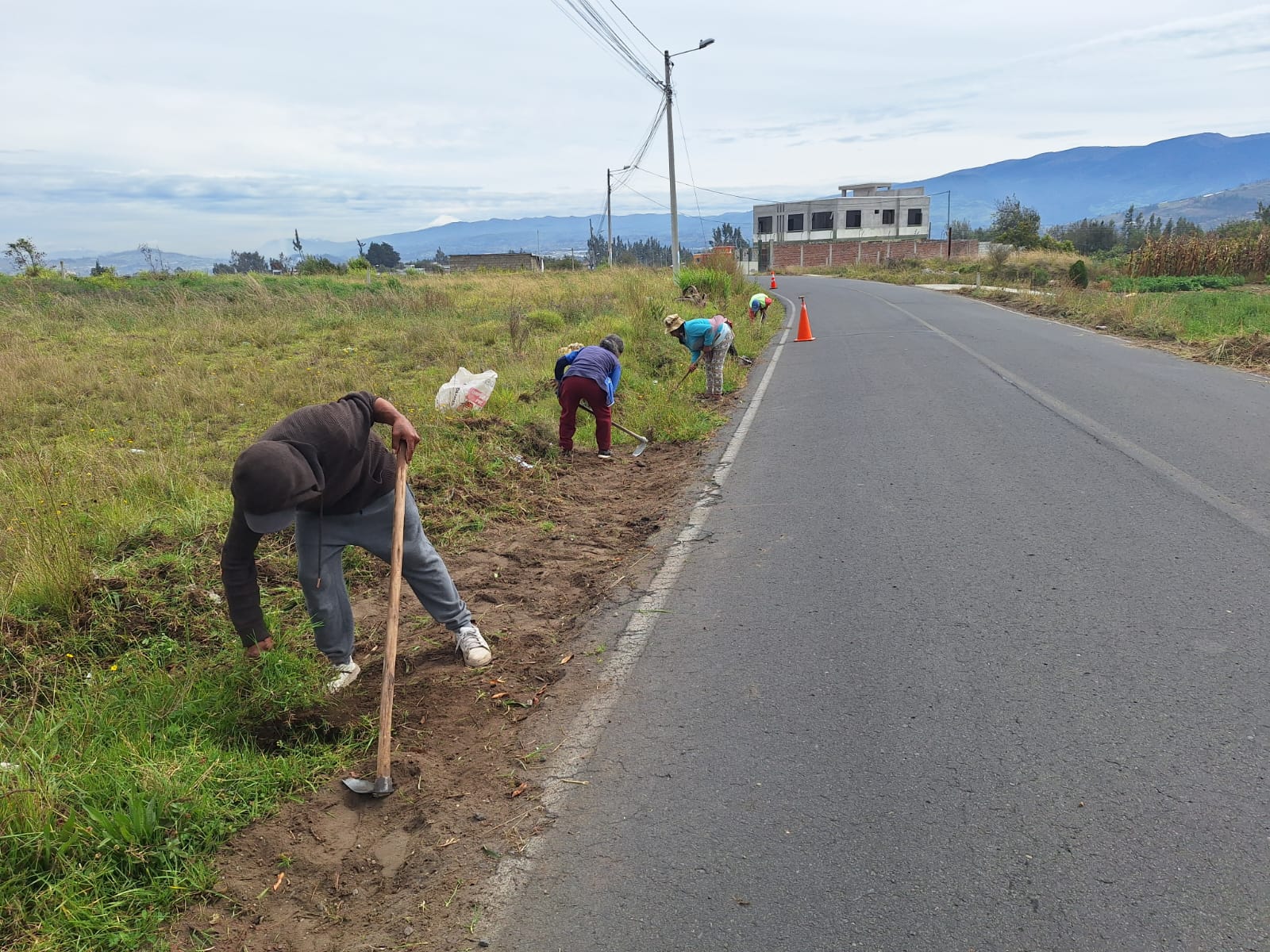  MANTENIMIENTO VIAL CONTINÚA EN BARRIOS Y CASERÍOS DE PICAIHUA